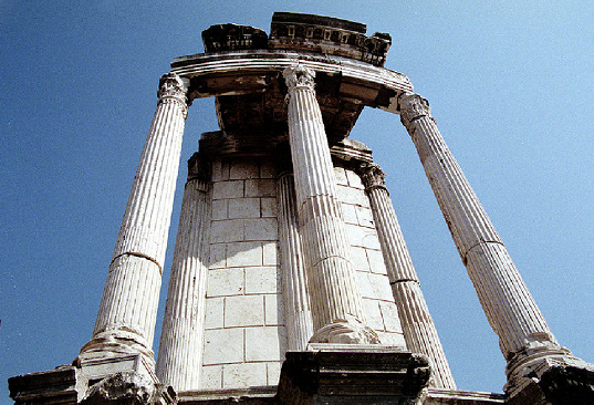 Vestiges actuels du temple de Vesta